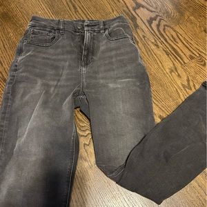 AMERICAN EAGLE CURVY MOM JEAN
